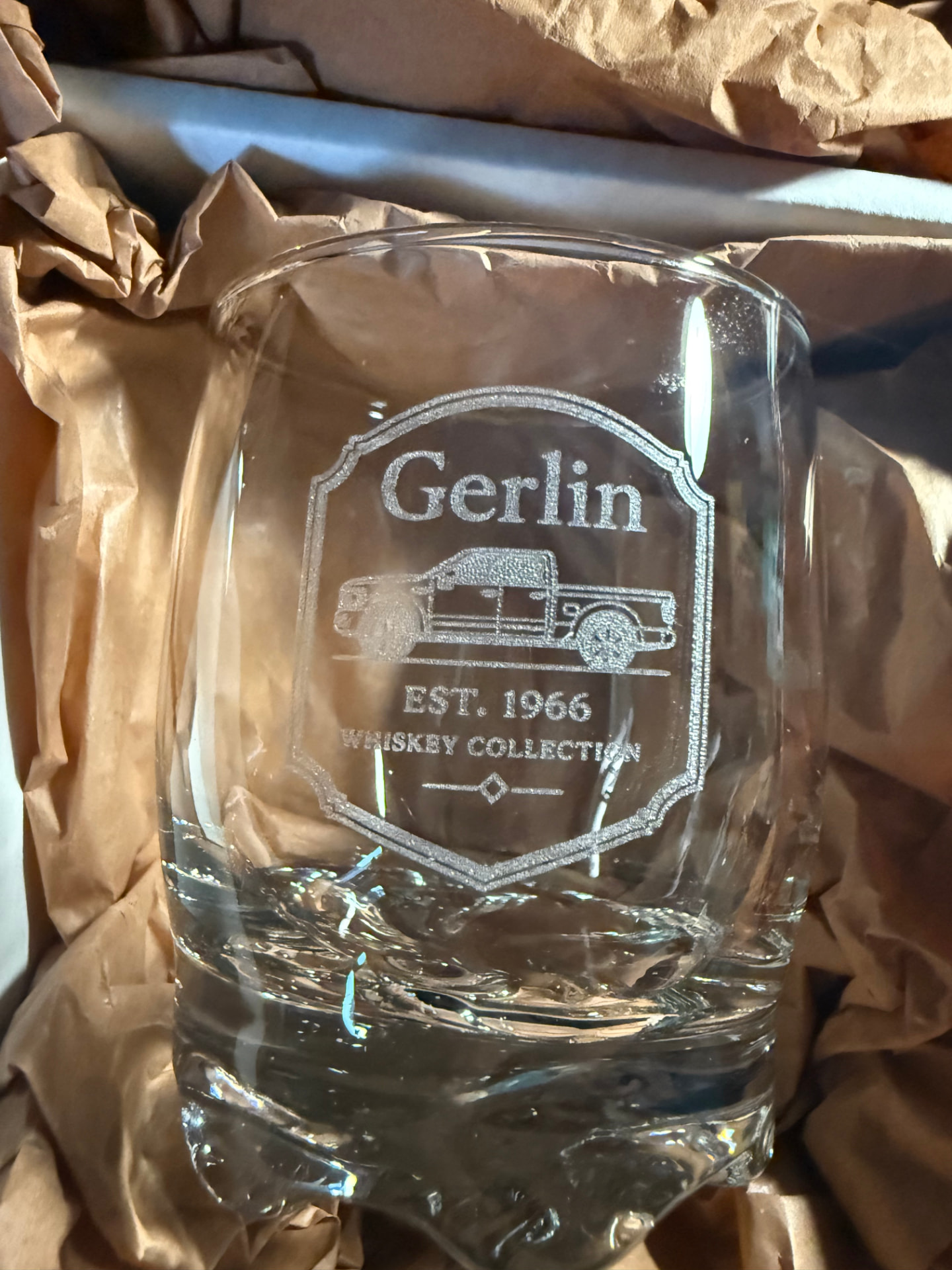 Graverat whiskyglas som personlig present
